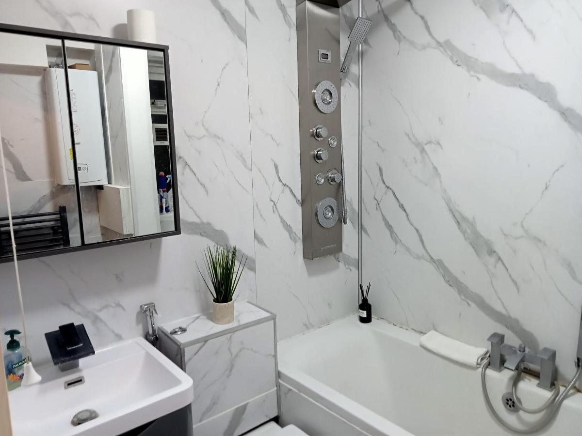 Studio Apartment In London, Bethnal Green ภายนอก รูปภาพ