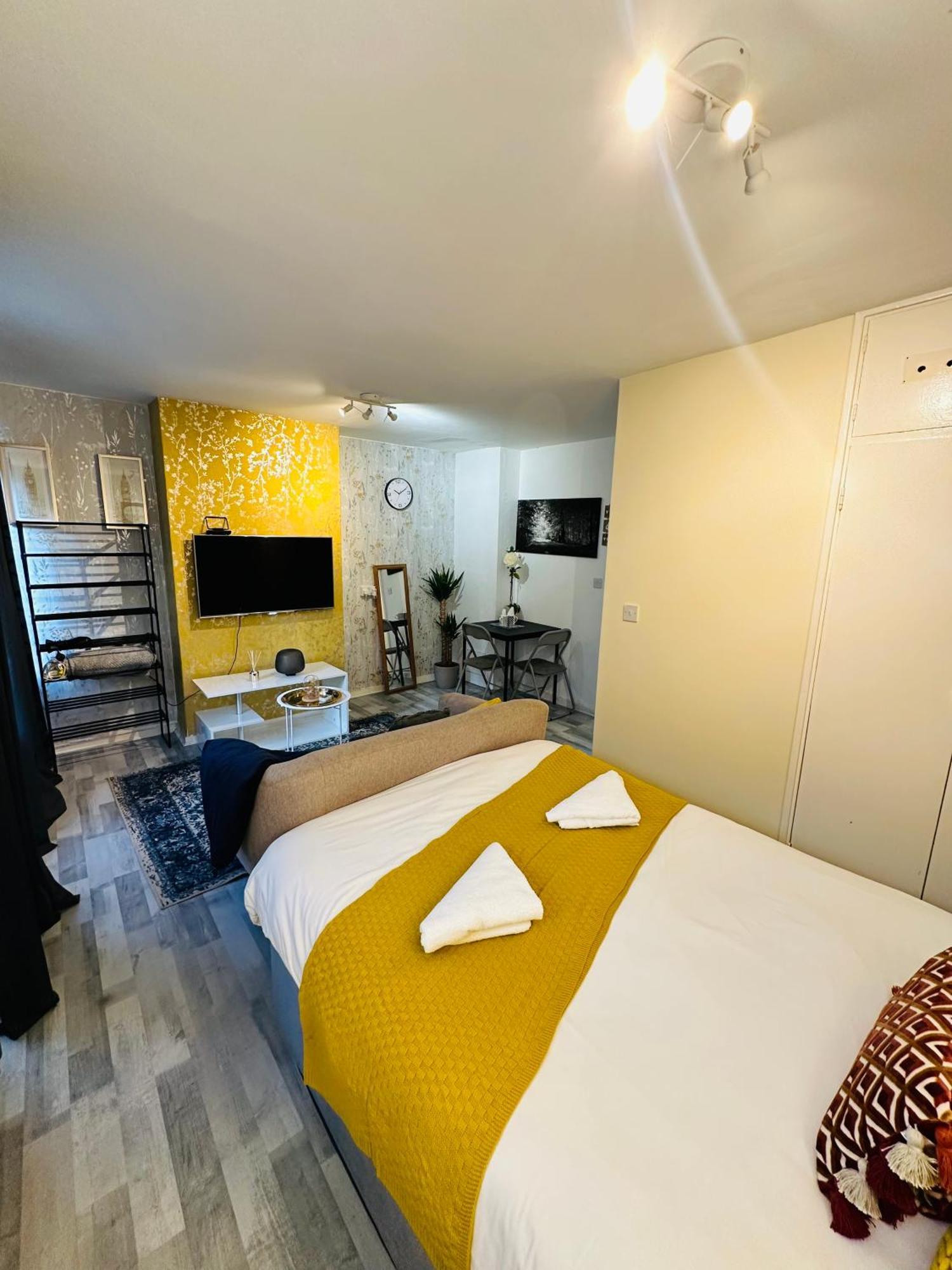 Studio Apartment In London, Bethnal Green ภายนอก รูปภาพ